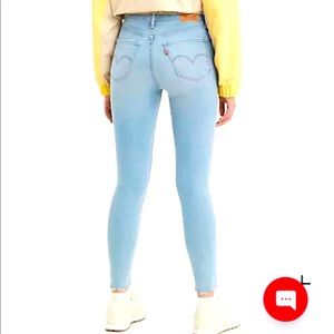 Levi’s light wash super skinny jeans. Size 26.